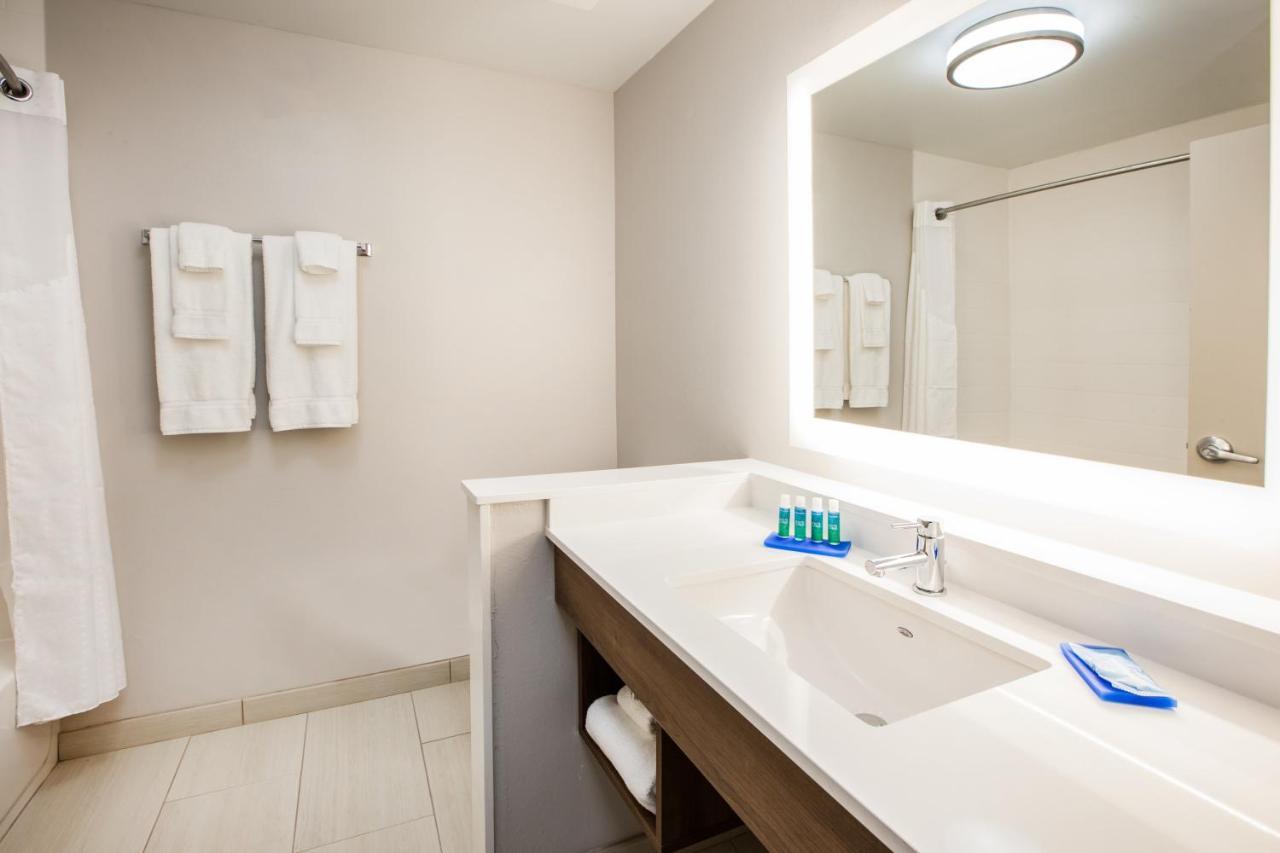 Holiday Inn Express Hotel & Suites Boston - Marlboro By Ihg Hudson Kültér fotó